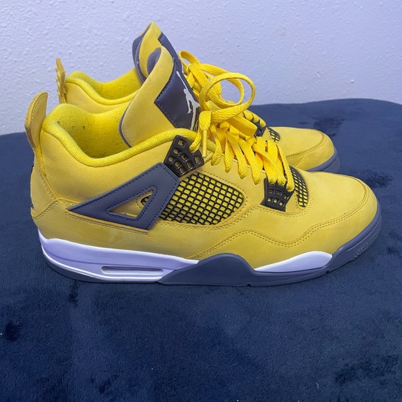 Jordan 4 Retro Lightning - Picture 2 of 7